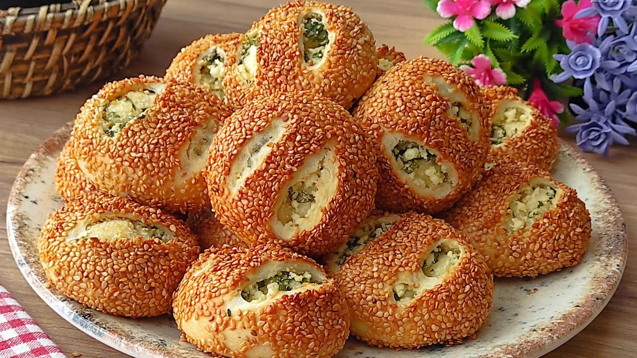 TEPSİ TEPSİ YAPIYORUM YAPILDIĞI ANDA BİTİYOR ASLA BİLDİĞİNİZ POGAÇALAR BENZEMEZ MAYASIZ POĞAÇA