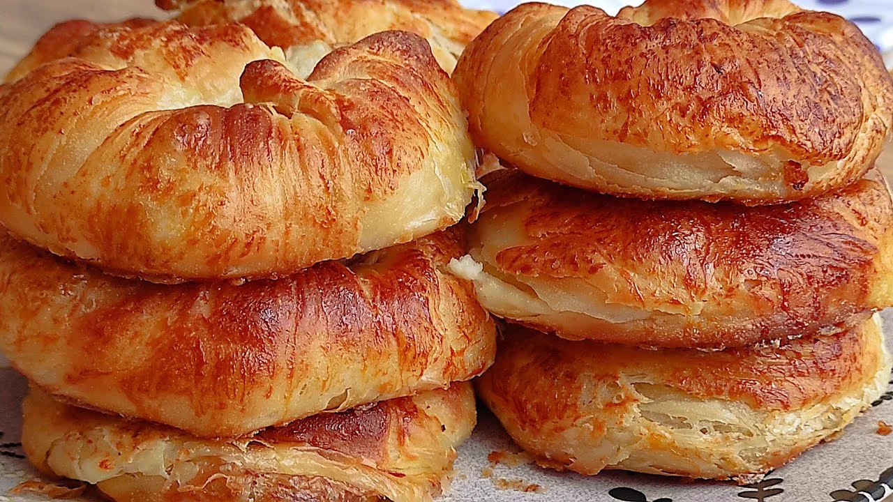TEPSİ TEPSİ YAPSANIZ FIRINDAN ÇIKTIĞI GİBİ BİTER BÖREK TARİFİ KOLAY VE LEZZETLİ