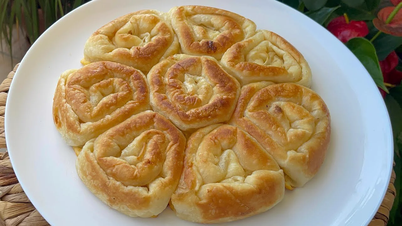 Sadece 2 YUFKA İle Tavada GÜL BÖREĞİ Su Böreği LEZZETİNDE