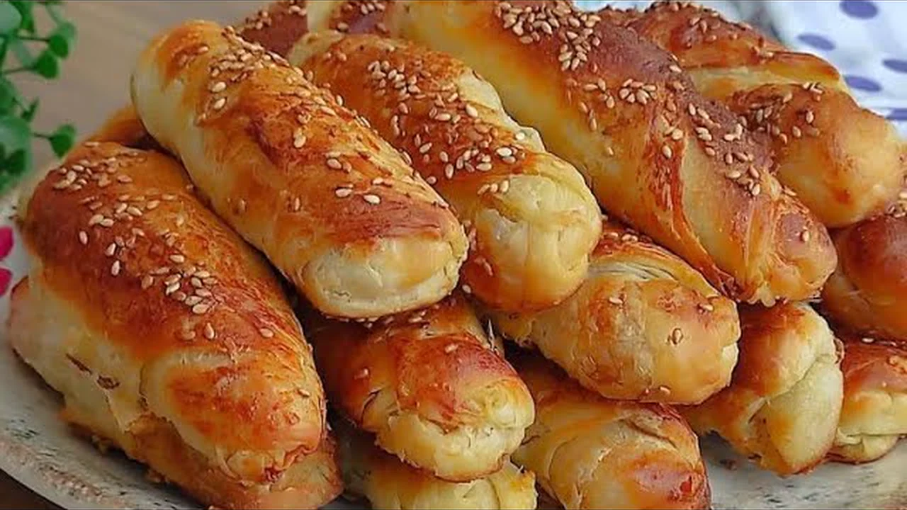 KAÇ TEPSİ YAPSANIZ HEPSİ FIRINDAN ÇIKTIĞI GİBİ BİTER BÖREK TARİFİ KOLAY VE LEZZETLİ