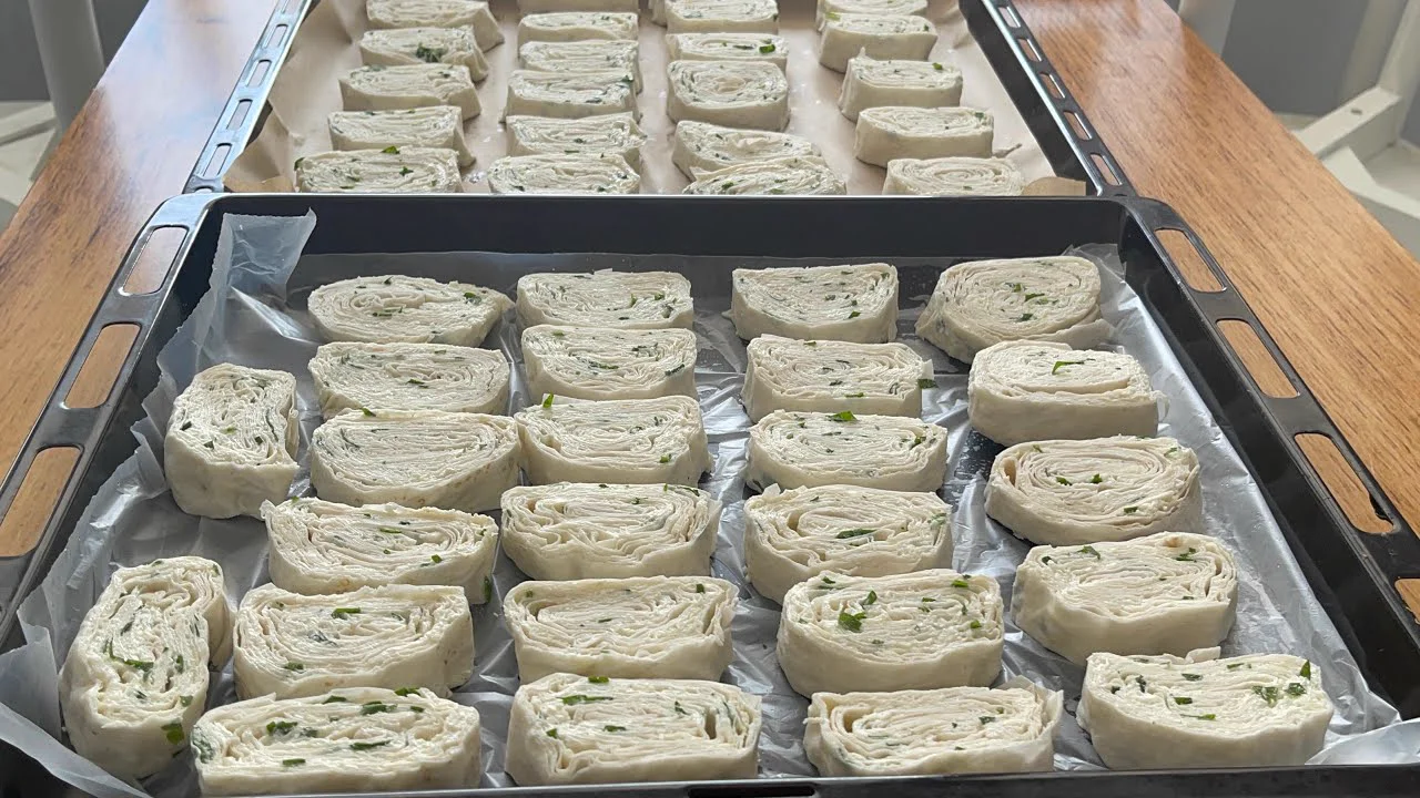 İster Hemen Pişir İster Dondurucuya Kaldır Görüntüsü ve lezzeti Muhteşem DİLİM BÖREK