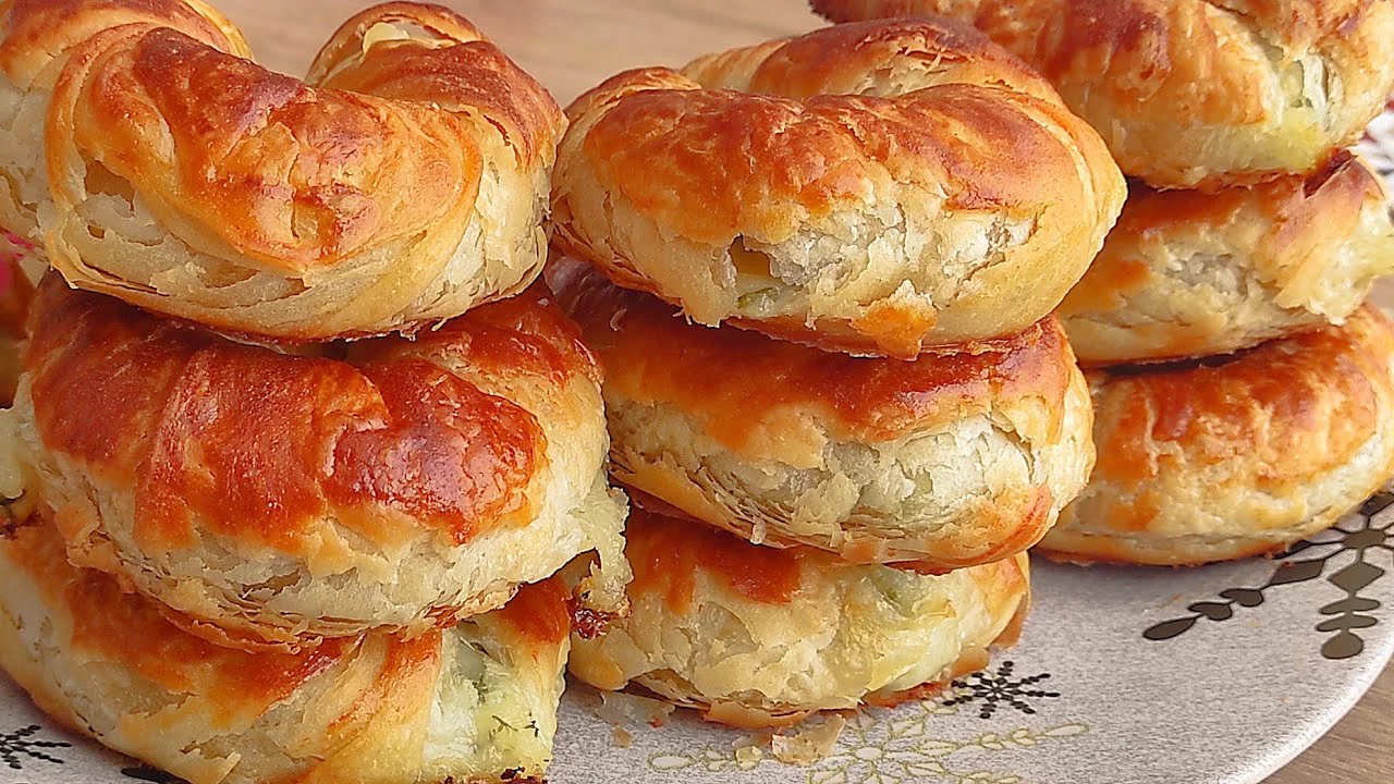 BU BÖREĞİ YİYEN TARİFİ İSTİYOR KAÇ TEPSİ YAPTIM ANINDA BİTTİ EN LEZZETLİ EN KOLAY BÖREK TARİFİ