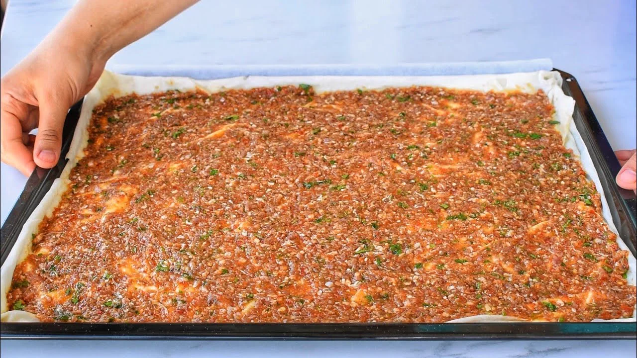 CANIMIZ NE ZAMAN LAHMACUN İSTESE BUNU YAPARIZ ÇOK KOLAY AZ MALZEME ÇOK LEZZET