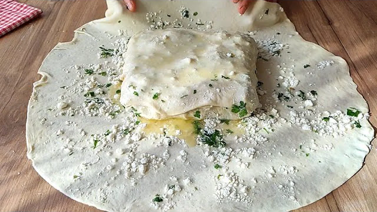 ÖYLE BİR BÖREK TARİFİM VARKİ ÇITIR ÇITIR YİYENLER BİR DAHA İSTEYECEK EL AÇMALI PEYNİRLİ BÖREK