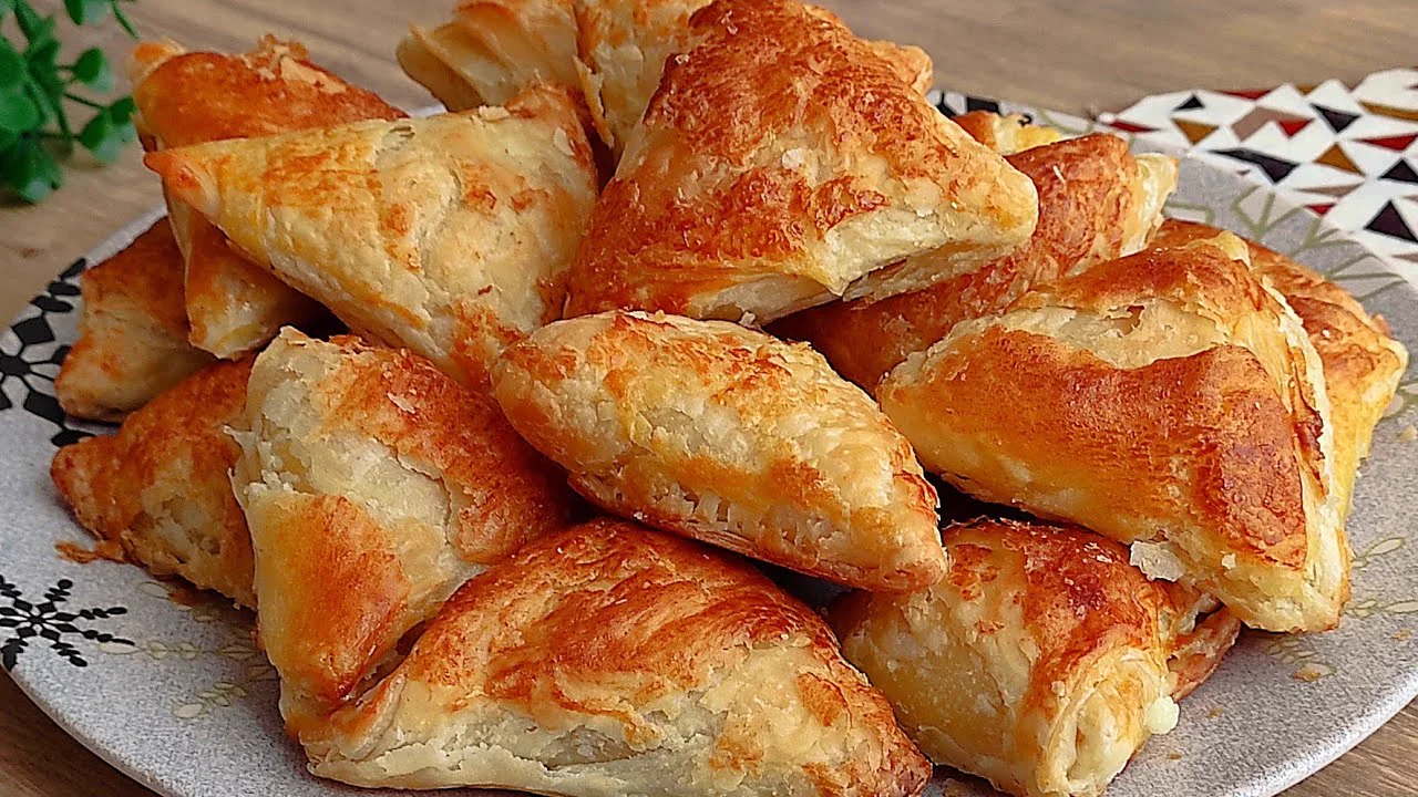 KAÇ TEPSİ YAPSANIZ HEPSİ ANINDA BİTER MİLFÖY TADINDA BÖREK TARİFİ KOLAY VE LEZZETLİ