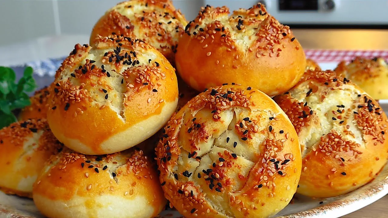 10 DAKİKADA HAZIR KAHVALTIDA BU POĞAÇAYI MUTLAKA YAPIN! HEM ŞEKLİNE HEM LEZZETİNE BAYILACAKSINIZ