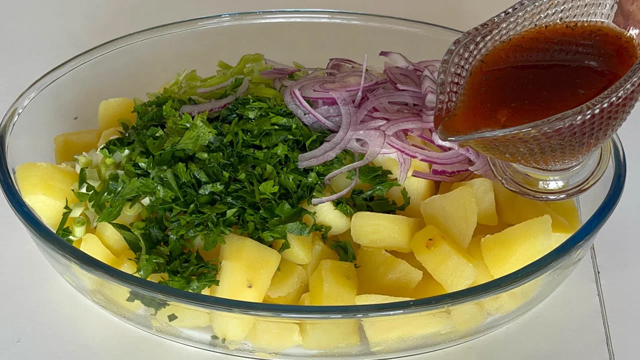 SIRRI SOSUNDA GİZLİKAŞIK KAŞIK YEDİREN ÇOK LEZZETLİ NEFİS PATATES SALATASI