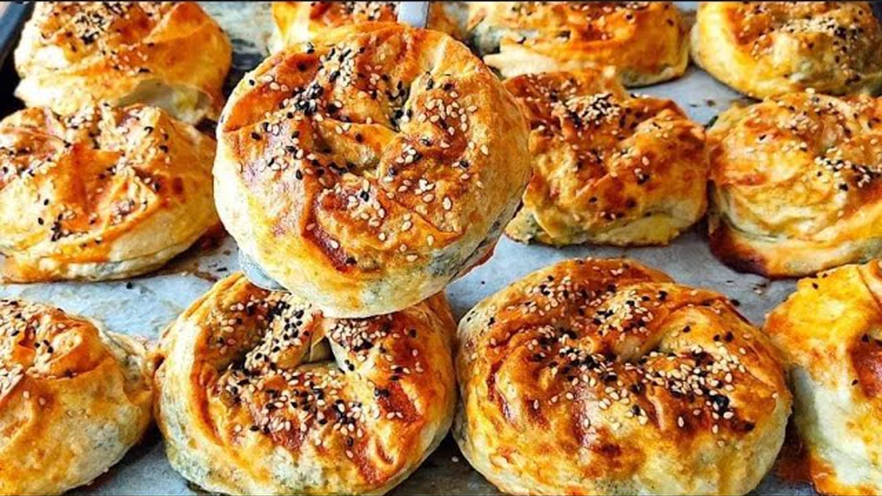 ISPANAK MEVSİMİ GELDİĞİNDE TEPSİ TEPSİ YAPIYORUM YOK BÖYLE BİR LEZZET börek tarifi