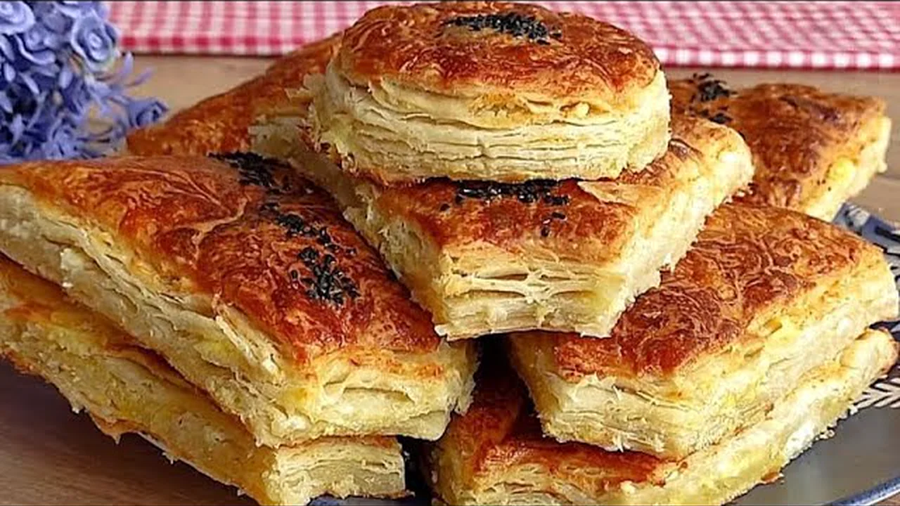 KAÇ TEPSİ YAPSANIZ HEPSİ FIRINDAN ÇIKTIĞI GİBİ BİTER BÖREK TARİFİ KOLAY VE LEZZETLİ
