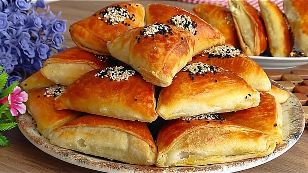 TEPSİ TEPSİ YAPIYORUM YAPILDIĞI ANDA BİTİYOR ASLA BİLDİĞİNİZ BÖREKLERE BENZEMEZ