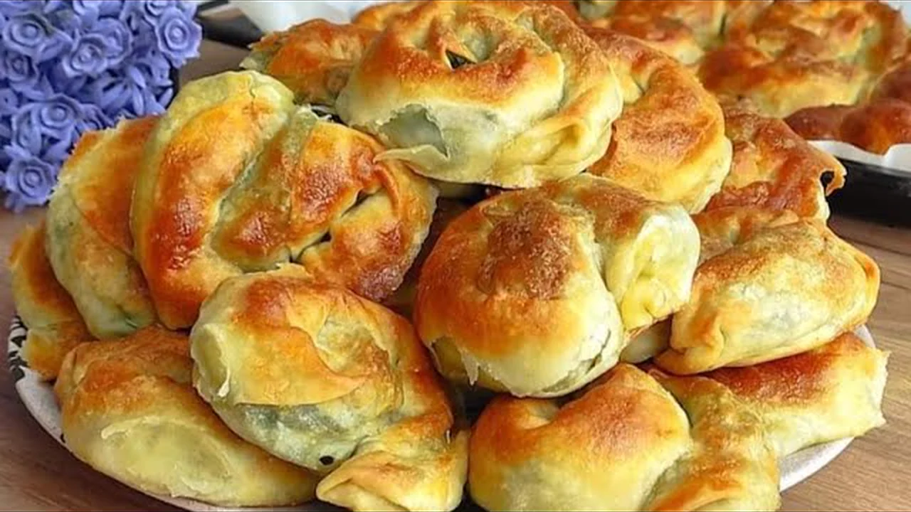 ISPANAK MEVSİMİ GELDİĞİNDE TEPSİ TEPSİ YAPIYORUM YOK BÖYLE BİR LEZZET EN KOLAY EN LEZZETLİ