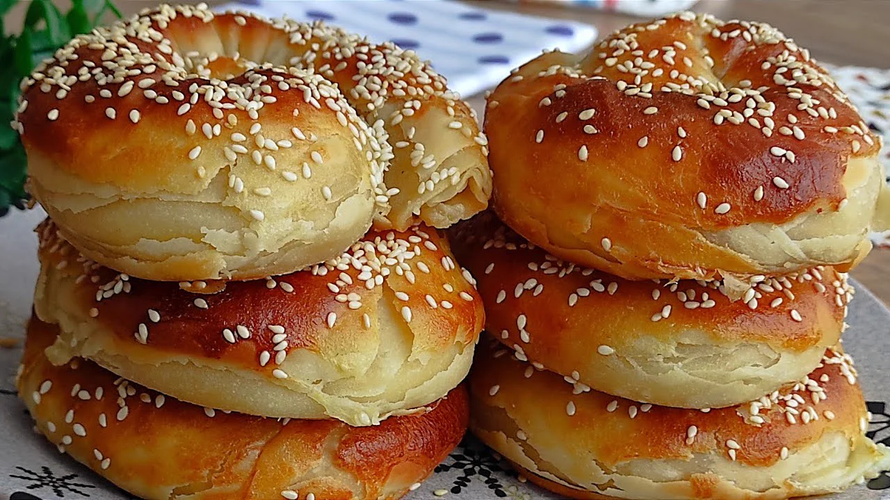 KAÇ TEPSİ YAPSANIZ HEPSİ FIRINDAN ÇIKTIĞI GİBİ BİTER BÖREK TARİFİ KOLAY VE LEZZETLİ