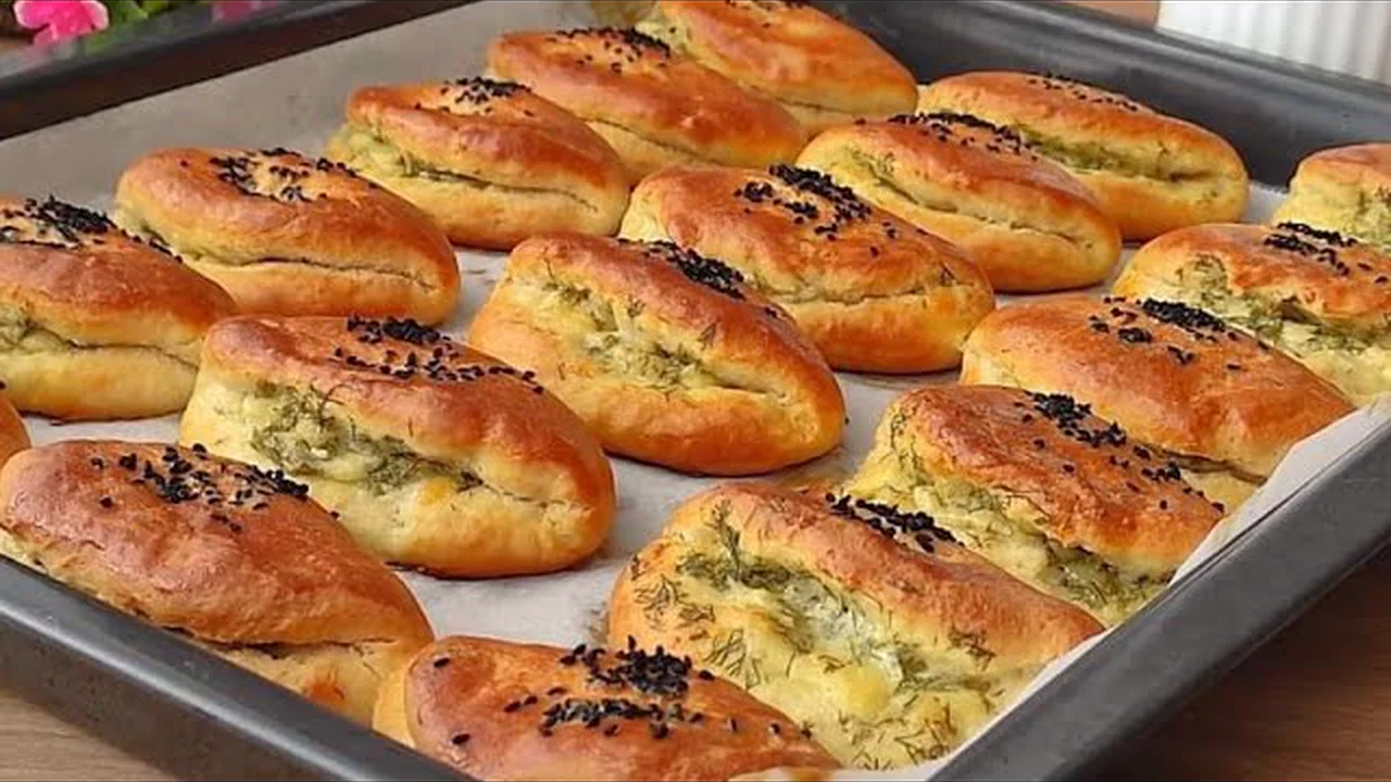 TEPSİ TEPSİ YAPIYORUM YAPILDIĞI ANDA BİTİYOR ASLA BİLDİĞİNİZ POGAÇALAR BENZEMEZ MAYASIZ POĞAÇA