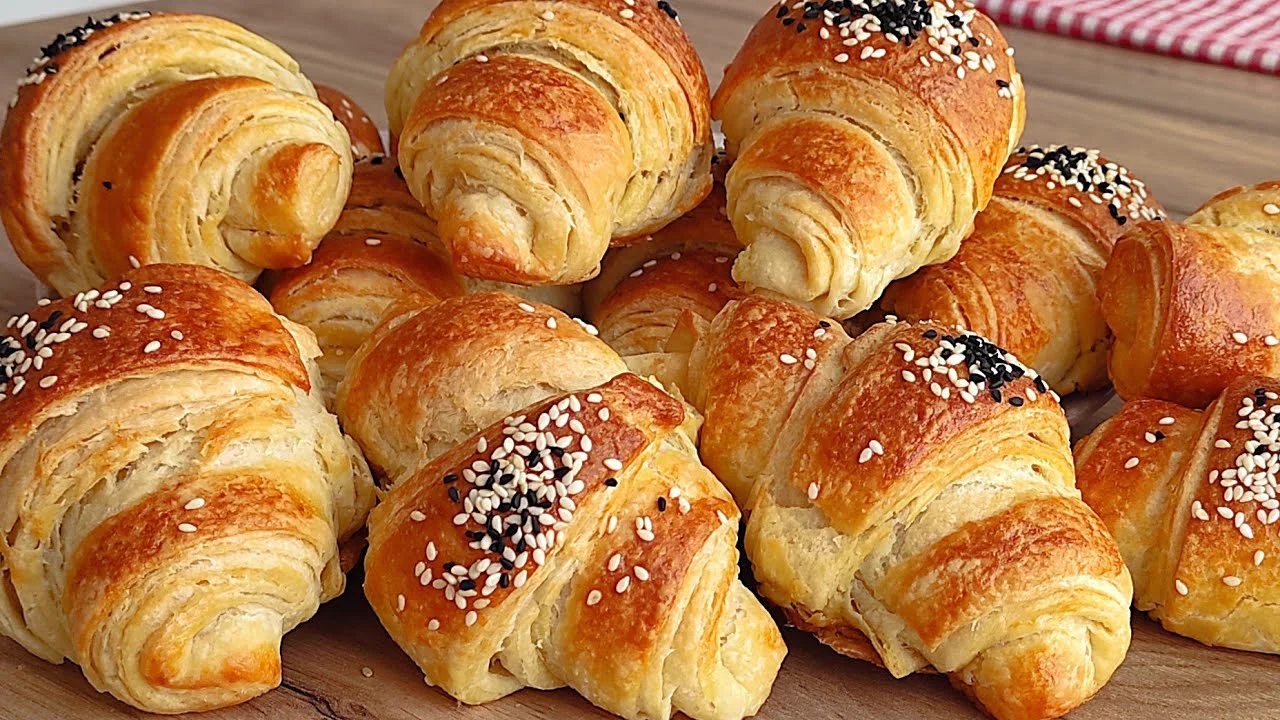 ÇOK FARKLI KAT KAT MÜTHİŞ KABARDI ÇITIR ÇITIR KATMER KRUVASAN / Schnellste Croissant Rezept/ lecker