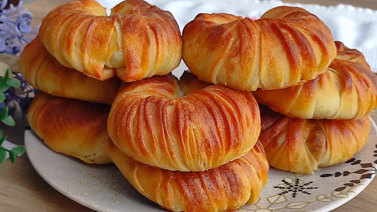 NASIL YAPILDIĞINA İNANAMAYACAKSINIZ EN KOLAY EN LEZZETLİ EL AÇMASI BÖREK TARİFİ
