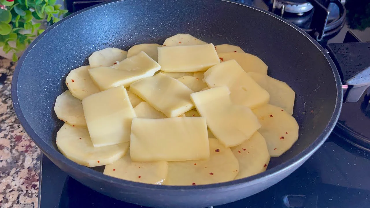Kahvaltıların Vazgeçilmezi KAŞARLI PATATES TAVA Tarifi Kahvaltılık Tarifler