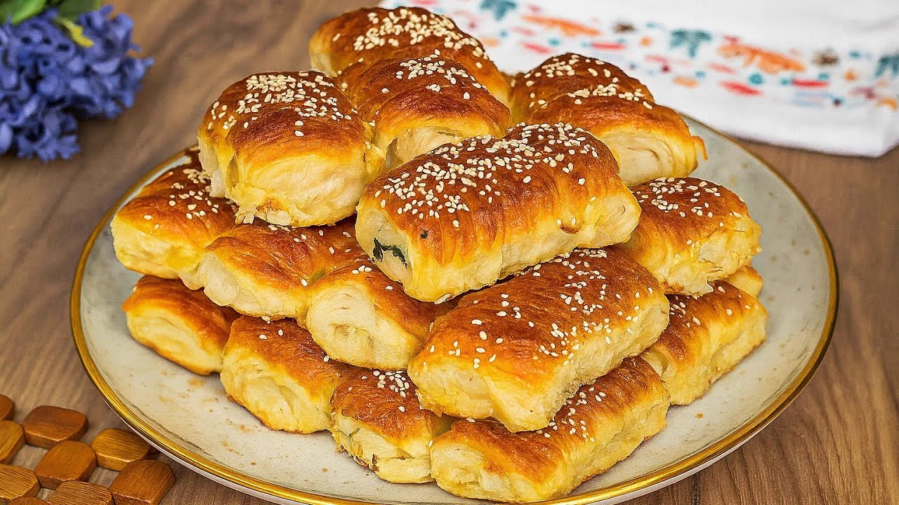 NASIL YAPTIĞIMA İNANAMAYACAKSINIZ HAYATIMDA YEDİĞİM EN LEZZETLİ BÖREK KOLAY BÖREK TARİFİ