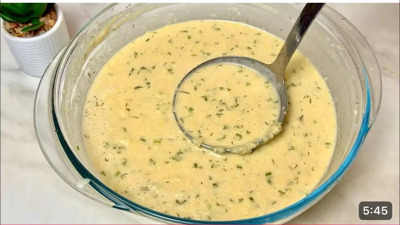 SADECE BİRAZ PATATES RENDELEYİNVE YUMURTA EKLEYİNO KADAR LEZZETLİ VE YUMUŞAKKI BU TARİFİ DENE Yi
